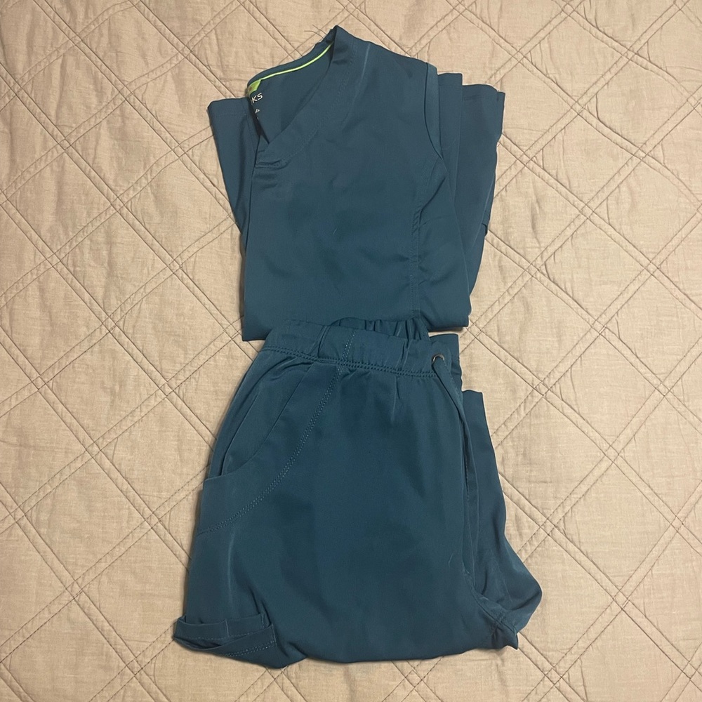 Healing hands scrubs set